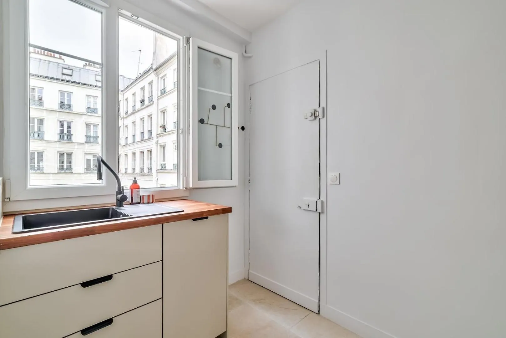 Paris A Pied : Folies Bergere Et Grands Boulevards Apartamento